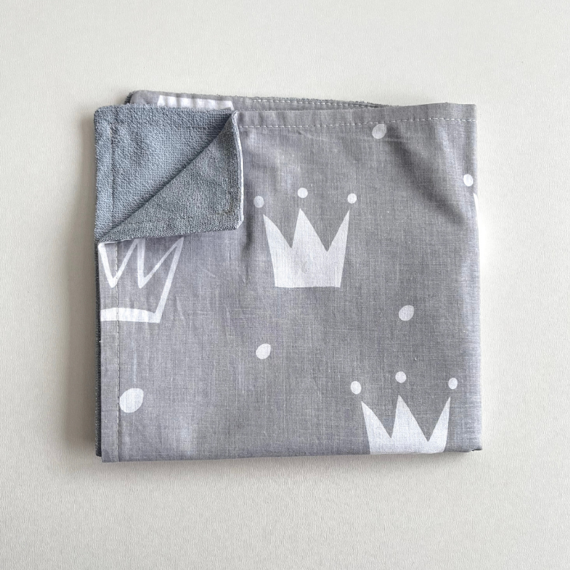 Mitrumnecaurlaidīgs autiņš - kroņi, 40x60cm, BBcollection, 001