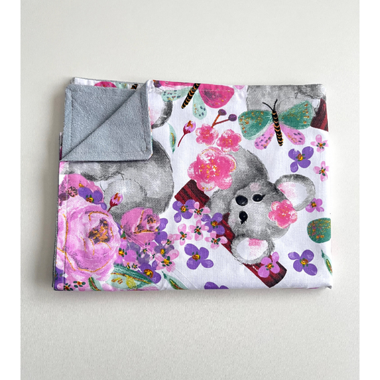 Mitrumnecaurlaidīgs autiņš - koalas ziedos, 60x80cm, BBcollection, 007