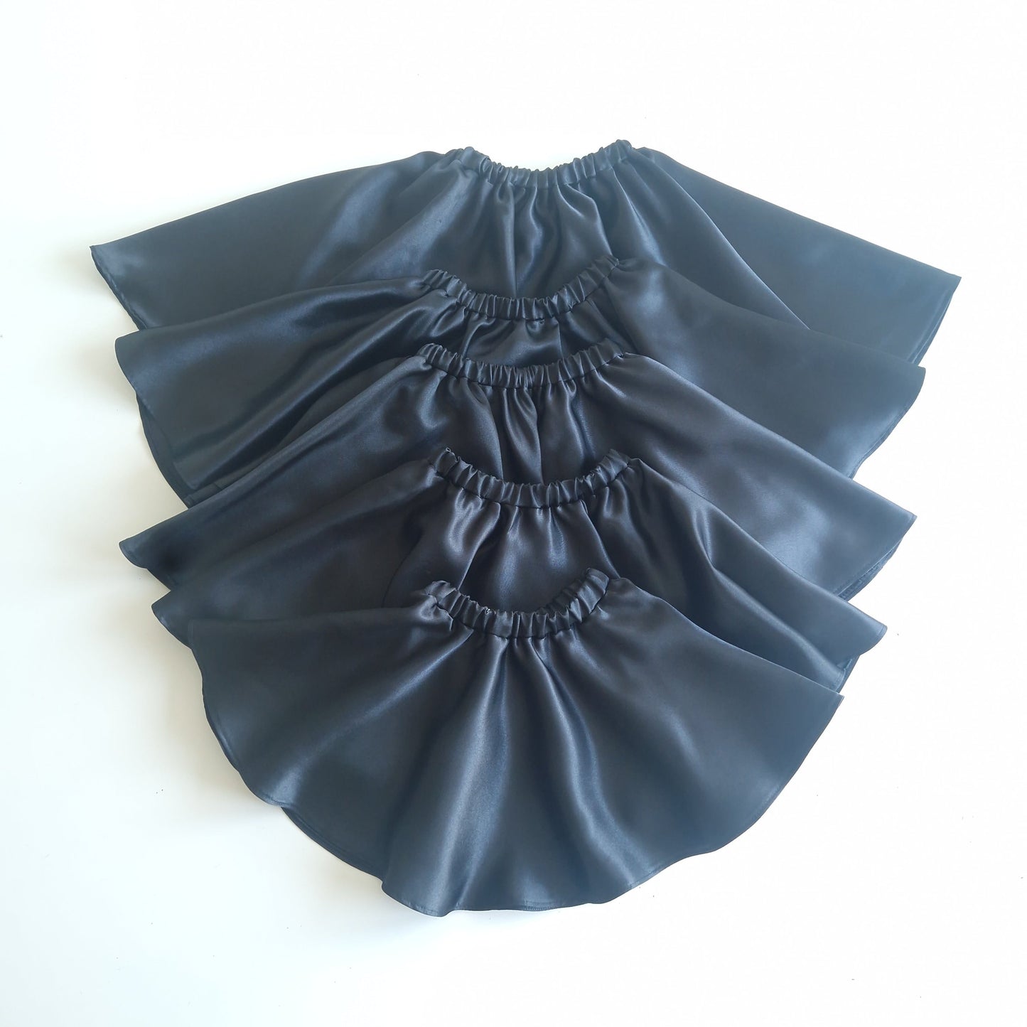 Melni saules griezuma svārki, BBcollection