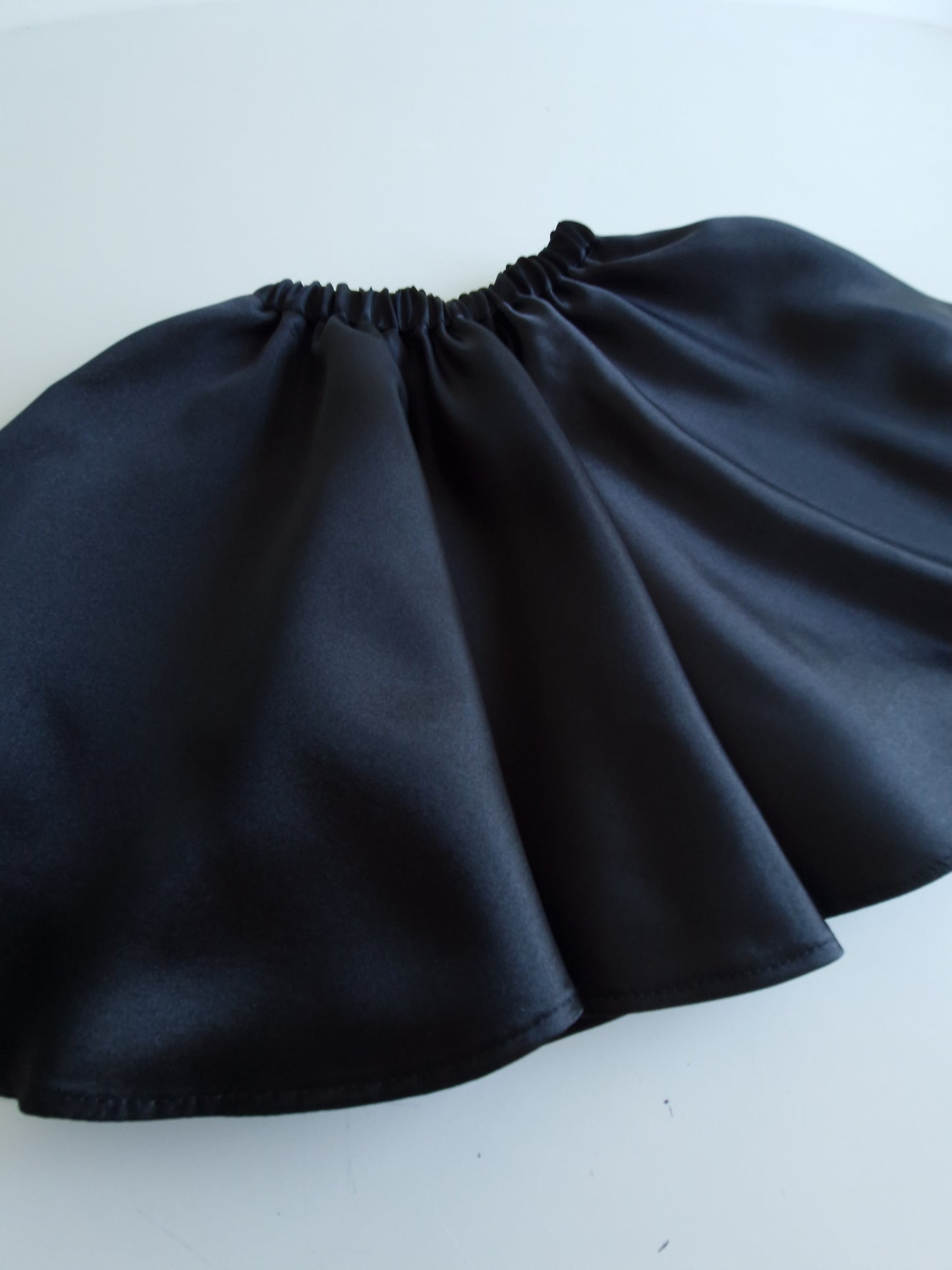 Melni saules griezuma svārki, BBcollection