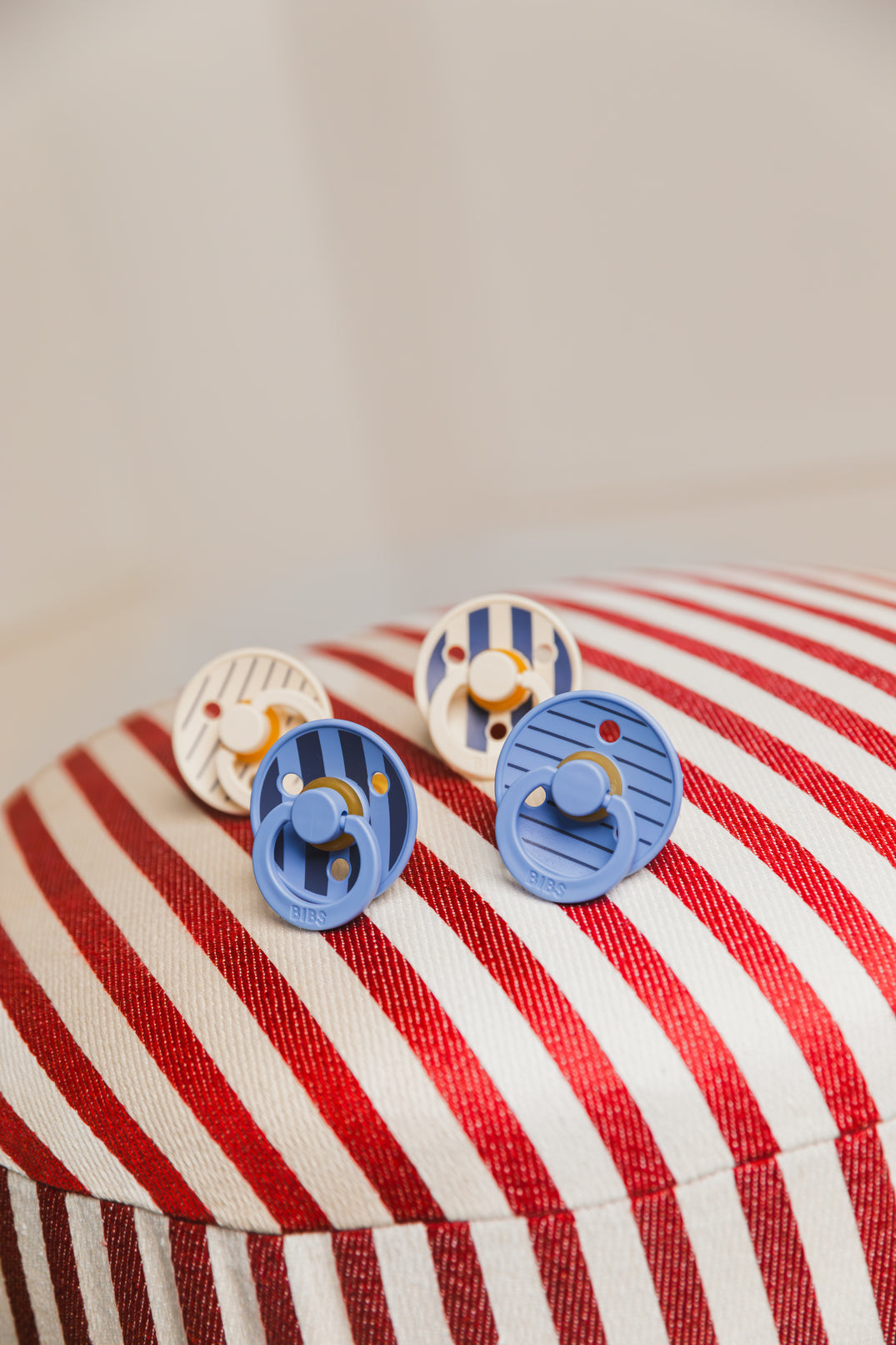 BIBS Studio Collection – Colour Round knupīši, Pin Sky Blue Mix