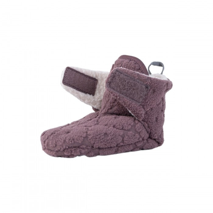Lodger slipper fleece čībiņa redzama no sāna ar atvērtu klipsi