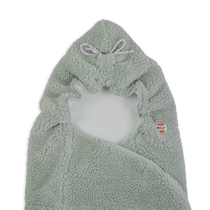 Lodger Wrapper Teddy ietinamās sedziņas kapuces daļa tuvplānā
