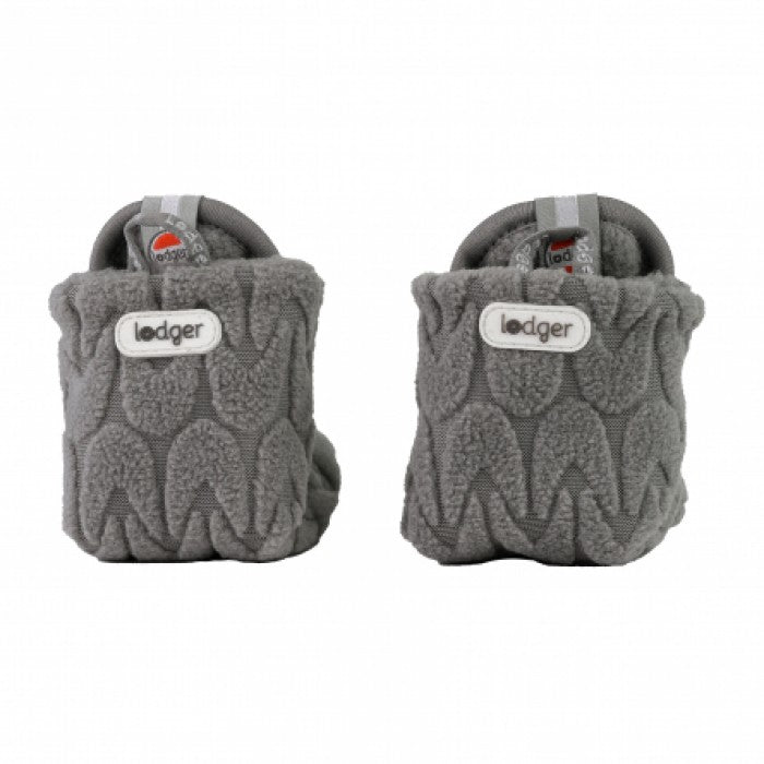 Lodger Slipper Fleece Empire čībiņas, redzamas no aizmugures.