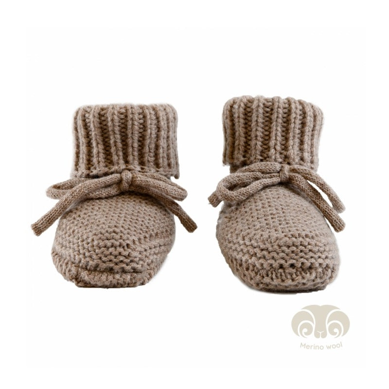 Lodger Slipper Merino vilnas čībiņas buffalo krāsā. Redzamas no priekšpuses.