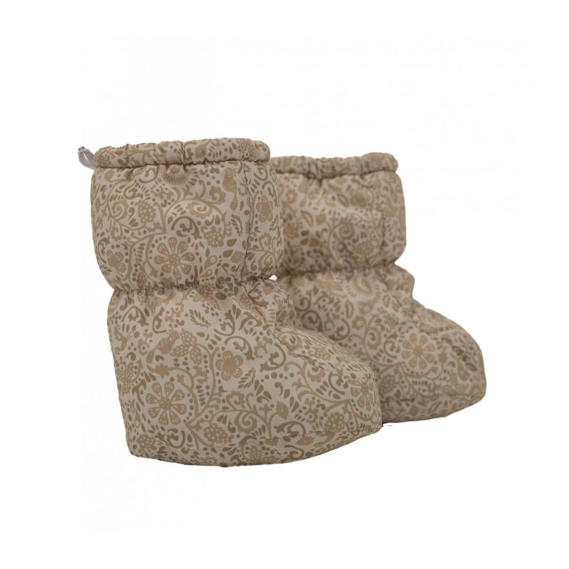 Lodger Socker Folklore Taslon bērnu zābaciņi redzami brūnā krāsā no sāna.