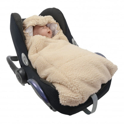 Lodger Wrapper ietinamā sedziņa Birch krāsā redzama autokrēsliņā