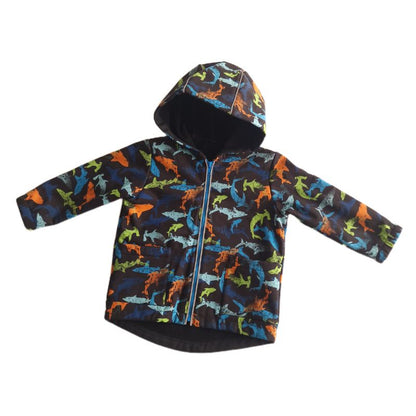 Softshell āra jaka bērnam. 92 izmērs. Melna ar krāsainiem haizivs zīmejumiem.