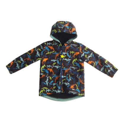 Softshell āra jaka bērnam. 110 izmērs. Melna ar krāsainiem haizivs zīmejumiem.